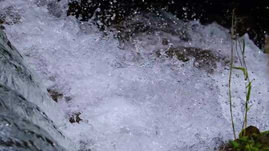 河边流水河流河水小溪山泉泉水流体液体水流