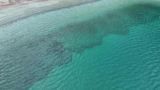 中国四川甘孜稻城亚丁高原湖泊牛奶海风景