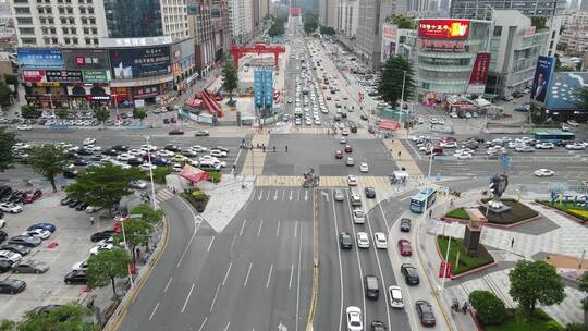 下班时段的城市路口视频素材模板下载