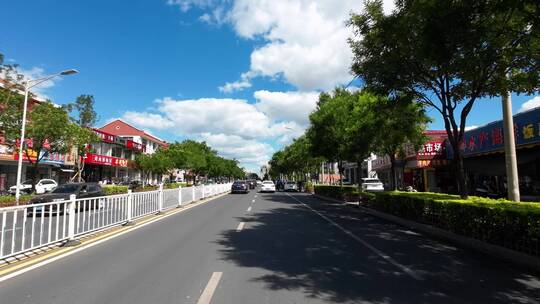 开车视角行驶在公路上  沿途风景