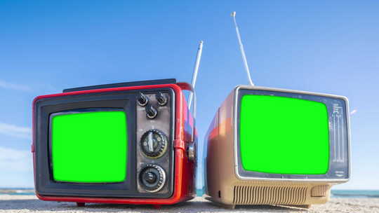 海边绿屏复古电视