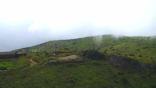 航拍武夷山黄岗山最高峰峡谷草甸森林云海