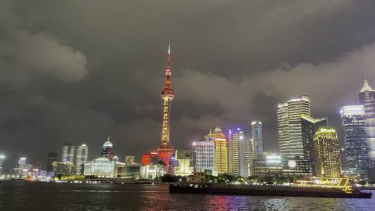 上海外滩夜景路人游客视角视频素材模板下载