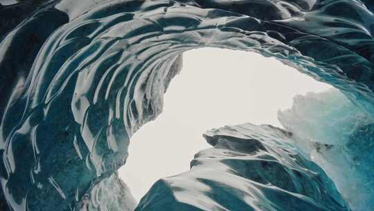 冰川冰洞内部拍摄