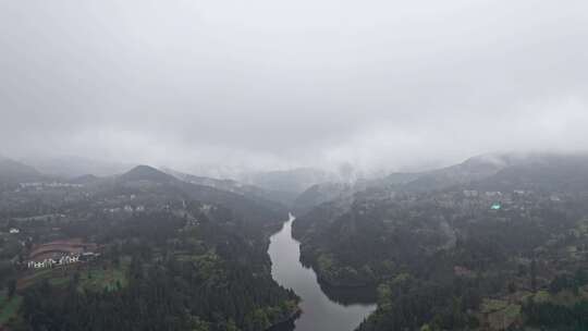 清晨大山森林航拍