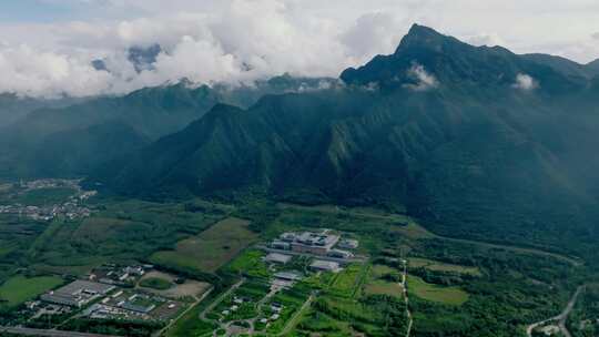 航拍陕西秦岭山脉圭峰山