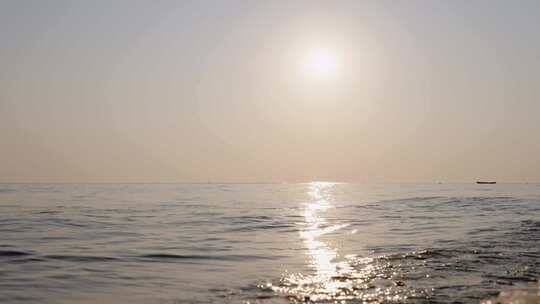 唯美浪漫海面水面日出日落波光粼粼