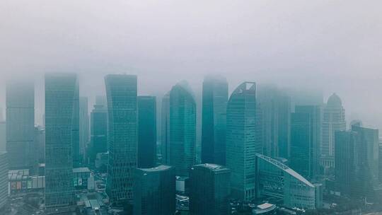 雾中的上海风光