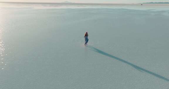 女人，Salar De Uyuni，玻利