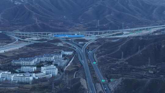 公路 山区道路 村村通 基础建设 行驶