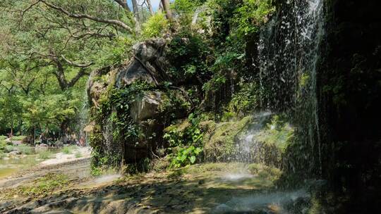 假山流水瀑布泉水小溪