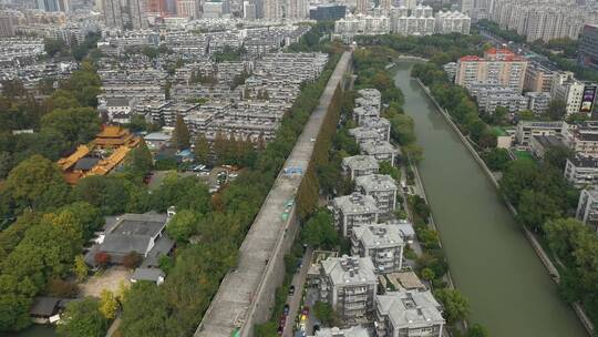 航拍南京老城区的城墙视频素材模板下载