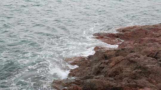 深圳海岸线-大梅沙礁石风起浪涌