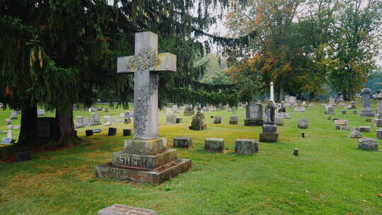 大型十字形墓碑