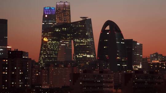 夕阳下的北京中央电视台