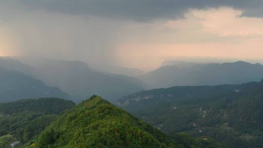 4k航拍山区雨幡现象