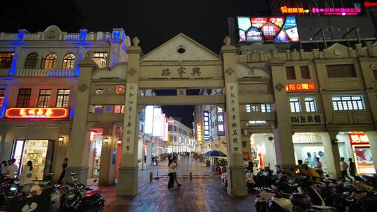 广西南宁兴宁路骑楼老街步行街夜景夜市街景