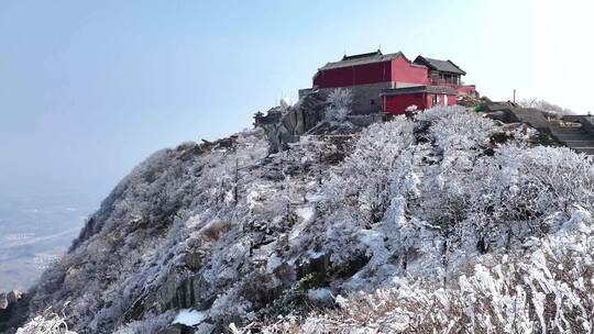 泰山之巅，春日雾凇