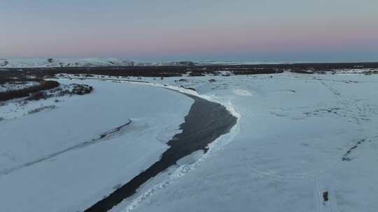 航拍大兴安岭冬季不冻河雪景