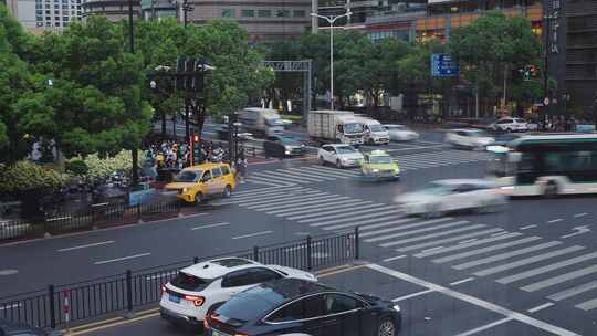 都市车流人流城市生活