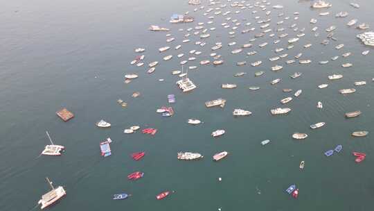 航拍大海海浪浪花拍打礁石海岛