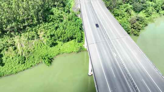 公路汽车航拍交通俯拍道路汽车行驶高速公路