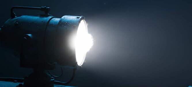 水下探照灯的启动