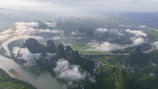 桂林漓江山水青山绿水云海大山延时航拍