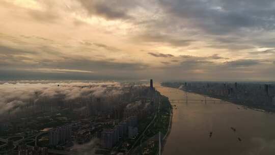 航拍雨后黄昏平流雾武汉长江两岸建筑风光