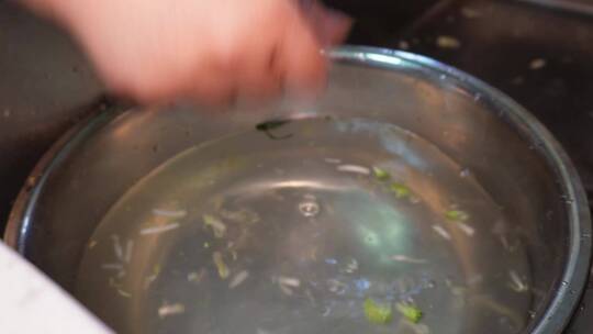【镜头合集】水槽清洗平菇沥干水分视频素材模板下载