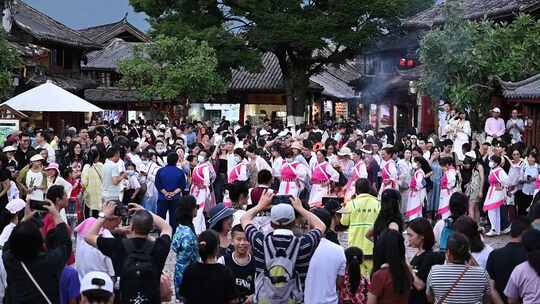 丽江古城篝火晚会