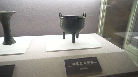 博物馆青铜器文物展示