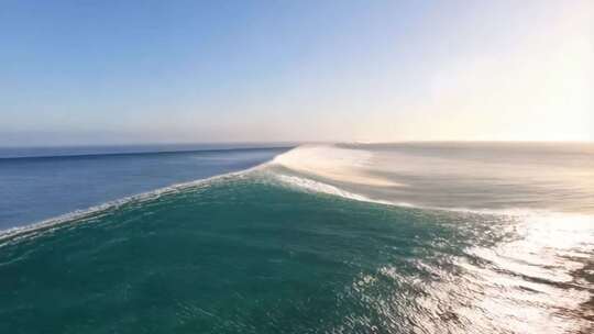 海上波浪全景