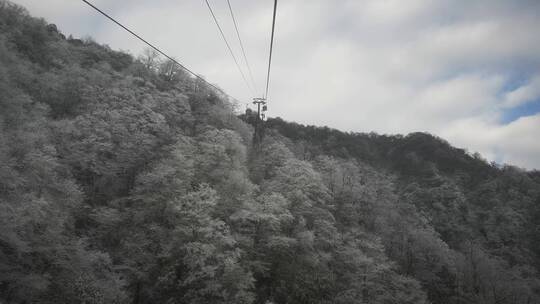 贵州铜仁梵净山索道观赏雪景