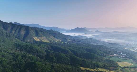 秋天山村日出航拍