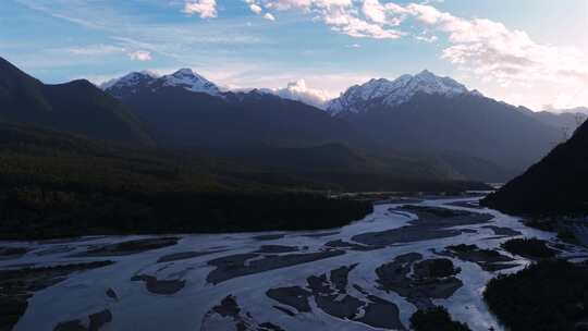 川藏线高原上的冰川 雪山 湖泊 风光航拍