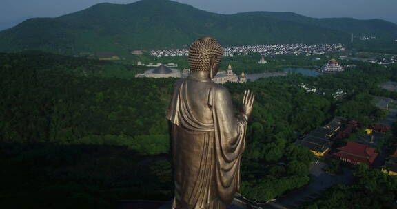 旅游景区 航拍灵山大佛背影光线 左转 日