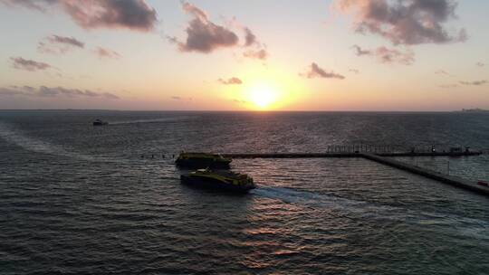 墨西哥坎昆墨西哥湾大海夕阳航拍