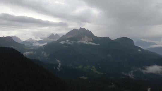 意大利阿尔卑斯山脉景观视频素材模板下载
