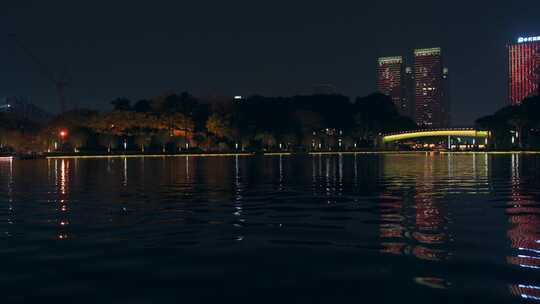 佛山千灯湖公园落羽杉红叶与城市高楼夜景