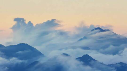 浮云若海 山峰隐现 天地仙境如梦