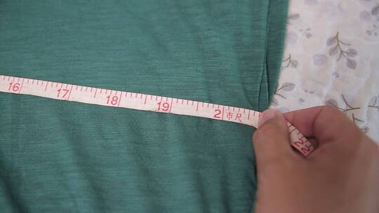大码衣服减肥成功对比量腰围视频素材模板下载