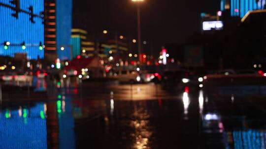 雨天的城市夜晚
