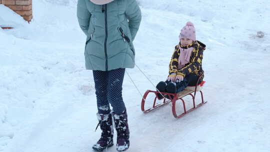 朋友去滑雪