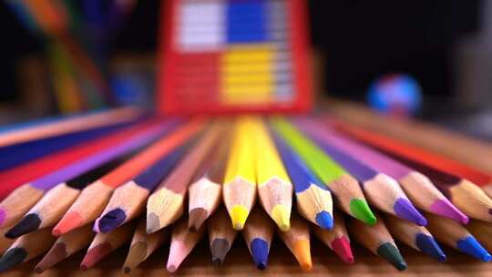 彩色铅笔、画笔视频素材模板下载