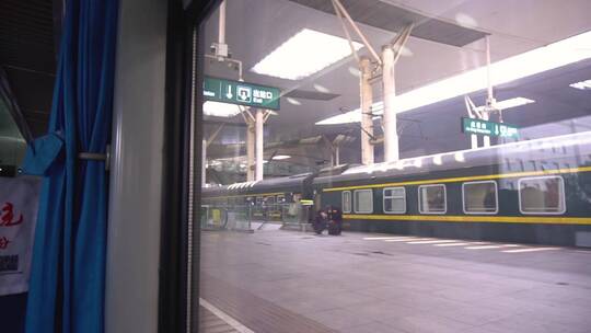 火车出站、火车行驶窗外各类风景视频素材模板下载