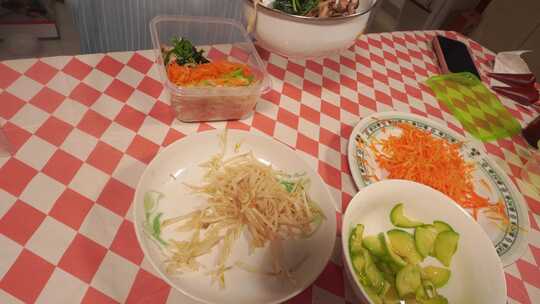 饭盒打包石锅拌饭食材各种蔬菜装饭盒