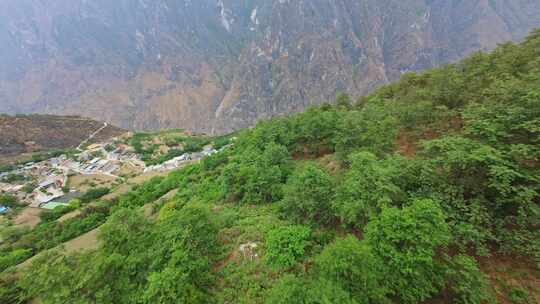 云南虎跳峡中虎跳穿越机fpv跳跃航拍