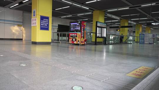 松江新城地铁站入口视频素材模板下载