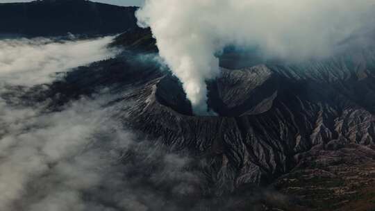 航拍Bromo火山云海